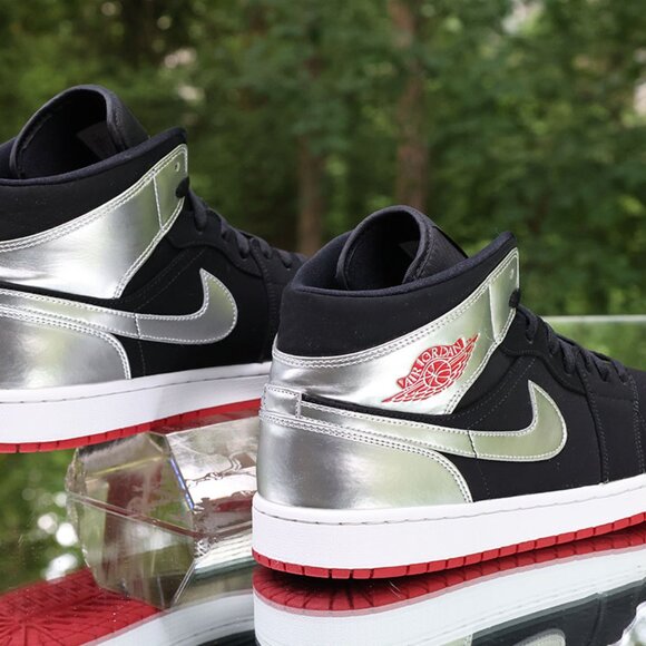 Air Jordan 1 Mid Johnny Kilroy - Picture 11 of 13